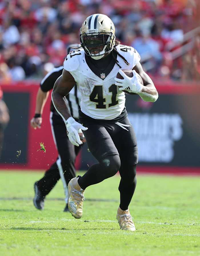 New Orleans Saints running back Alvin Kamara (41) runs the ball against the Tampa Bay Buccaneers. Mandatory Credit: Kim Klement Neitzel-USA TODAY Sports
